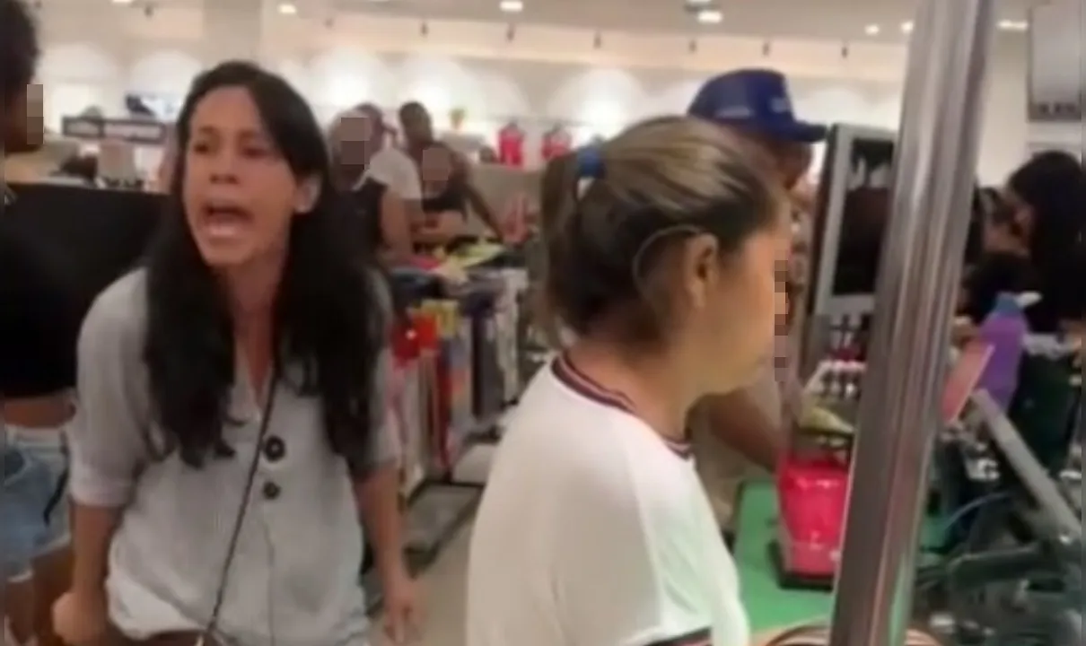 Mãe de autista denuncia discriminação em loja de Feira de Santana