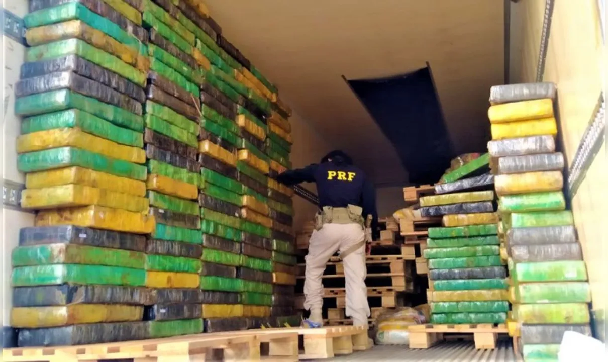 Mais de 2 toneladas de maconha são apreendidas em caminhão na Bahia