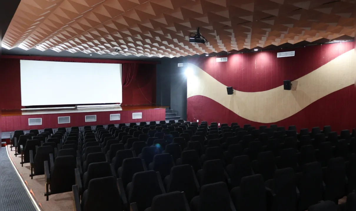 Sala de Cinema Walter da Silveira realiza exibição de sessão gratuitas