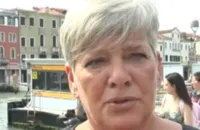 Mulher que ficou famosa por alertar turistas de furtos é roubada na Itália