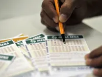 Mega-Sena: ninguém acerta dezenas e prêmio acumula para R$ 40 milhões