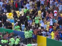 VÍDEOS: Briga generalizada toma conta de jogo de Brasil x Argentina