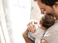 Vínculo entre pai e bebê: veja como criar relação desde o nascimento