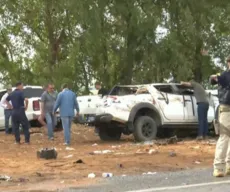 Acidente entre carro e caminhonete deixa 3 pessoas mortas na Bahia