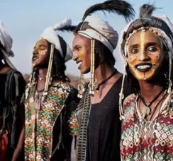 Na Tribo Wodaabe, as mulheres mandam e desmandam