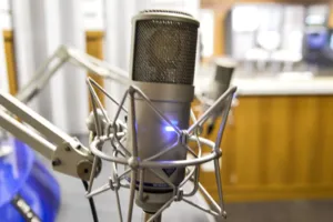 Rádios Comunitárias: um meio de comunicação que resiste nos bairros