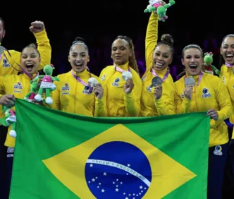 Rebeca Andrade brilha e Brasil conquista prata inédita por equipes