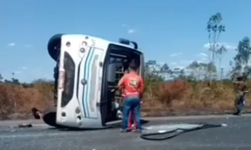 
				
					Acidente com ônibus mata mulher e deixa feridos em Alagoinhas
				
				