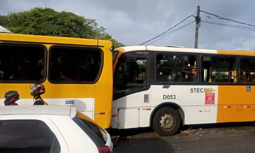 
				
					Acidente entre ônibus e um micro-ônibus deixa feridos na Suburbana
				
				