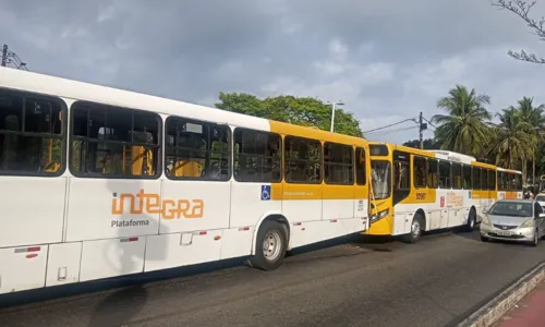 
				
					Acidente entre ônibus e um micro-ônibus deixa feridos na Suburbana
				
				