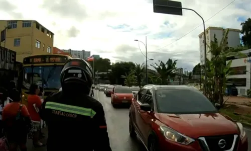 
				
					Acidente envolvendo ônibus deixa trânsito congestionado em Salvador
				
				