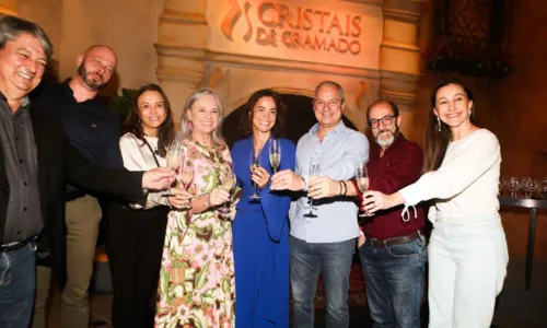 
				
					Alice Braga recebe homenagem no Festival de Cinema de Gramado
				
				