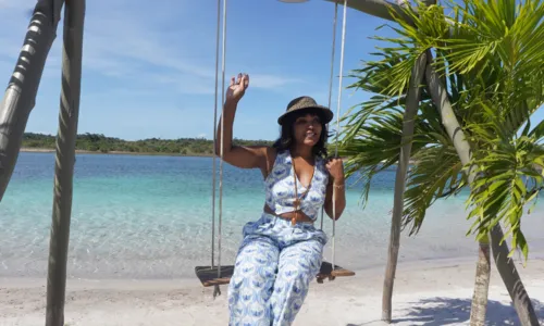 
				
					Angela Bassett aproveita férias e conhece litoral da Bahia; FOTOS
				
				