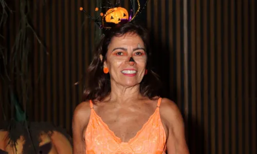 
Anitta dá festão de Halloween e famosos capricham em fantasias; FOTOS

