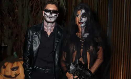 
Anitta dá festão de Halloween e famosos capricham em fantasias; FOTOS
