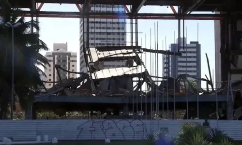 
				
					Antigo Centro de Convenções completa 7 anos em ruínas após desabamento
				
				