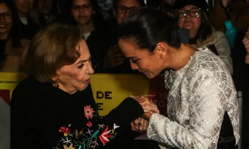 
				
					Aos 95 anos, Laura Cardoso é eternizada em Calçada da Fama
				
				