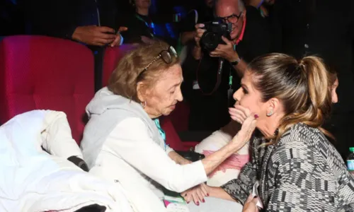 
				
					Aos 95 anos, Laura Cardoso protagoniza momento de emoção com Ingrid Guimarães
				
				