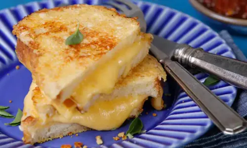 
				
					Aprenda a fazer queijo quente com crosta de parmesão
				
				