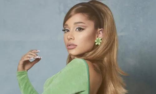 
				
					Ariana Grande confirma projeto que celebra 10 anos de álbum de estreia
				
				