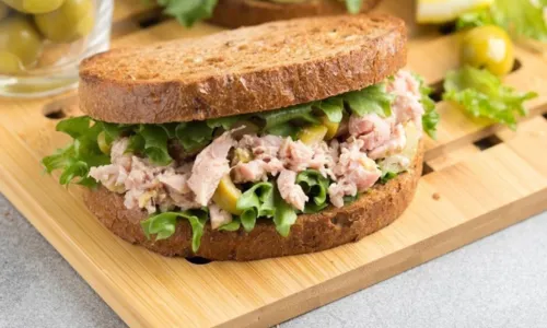 
				
					Atrás de um lanchinho? Aprenda a fazer sanduíche natural de atum
				
				