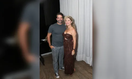 
		Bárbara Borges e Iran Malfitano trocam beijos no show de Wanessa