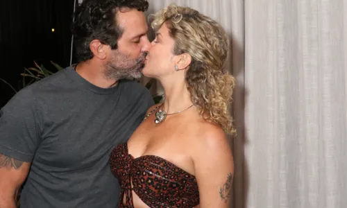
				
					Bárbara Borges e Iran Malfitano trocam beijos no show de Wanessa
				
				