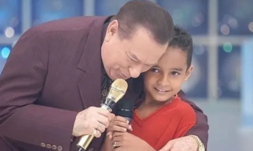 
		Brasileiro emociona jurados e garante vaga no America's Got Talent