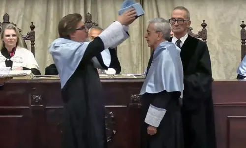 
				
					Caetano Veloso recebe título de 'doutor honoris causa' por universidade espanhola
				
				