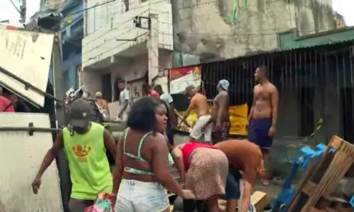 
				
					Caminhão de café que esmagou homem em São Caetano é saqueado por moradores
				
				