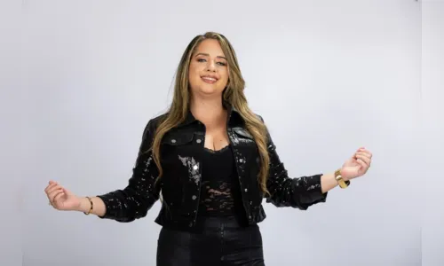 
				
					Cantora Sandrinha Santana lança clipe da música 'Mundo sem Cor'
				
				