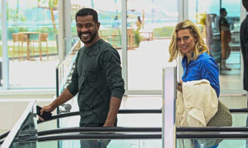 
				
					Carolina Dieckmann e Samuel de Assis passeiam em shopping no RJ
				
				