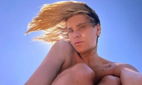 
				
					Carolina Dieckmann eleva temperatura da web com topless na Grécia; FOTO
				
				