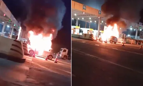 
				
					Carro pega fogo em pedágio na Via Parafuso; vídeo mostra chamas
				
				