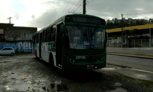 
				
					Casal assalta passageira de ônibus com punhal na Cidade Baixa de Salvador
				
				