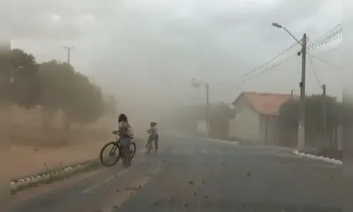 
				
					Cidade baiana fica completamente coberta de poeira durante ventania
				
				