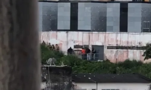 
				
					Cinco suspeitos morrem em troca de tiros com PMs no Alto das Pombas
				
				