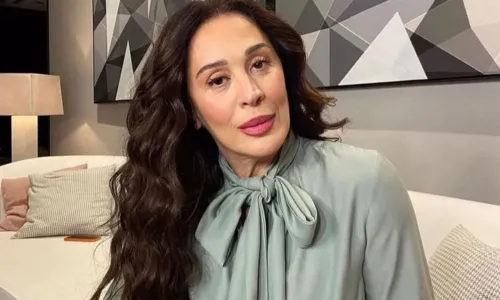 
				
					Claudia Raia anuncia retorno à TV com personagem em 'Terra e Paixão'
				
				