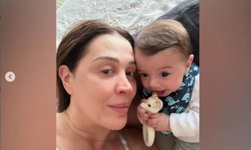 
				
					Claudia Raia posta fotos com filho Luca: 'Preguicinha com a mamãe'
				
				