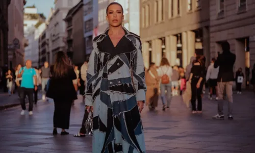 
				
					Com look jeans, Lore Improta vai para desfile internacional em Milão
				
				