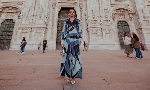 
				
					Com look jeans, Lore Improta vai para desfile internacional em Milão
				
				
