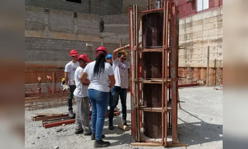 
				
					Construtora capacita mulheres para trabalhar em canteiros de obras
				
				