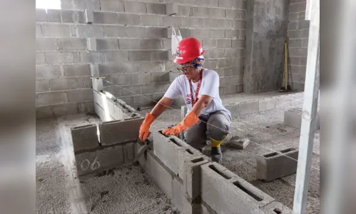 
				
					Construtora capacita mulheres para trabalhar em canteiros de obras
				
				