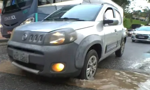 
				
					Corte em asfalto causa extenso congestionamento em Salvador
				
				
