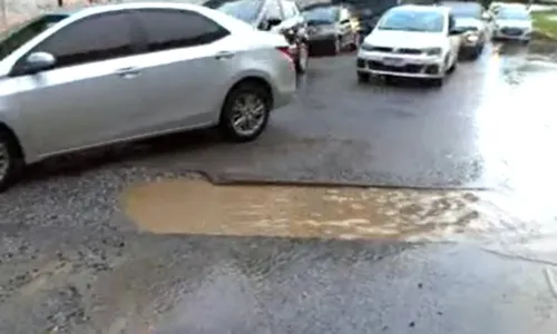 
				
					Corte em asfalto causa extenso congestionamento em Salvador
				
				