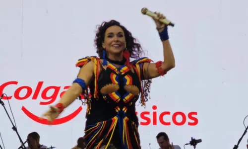 
				
					Daniela Mercury encanta multidão durante show comemorativo em Salvador
				
				