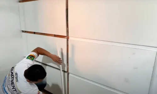 
				
					Decoração: pedreiro ensina como fazer parede 3D com placas de isopor
				
				