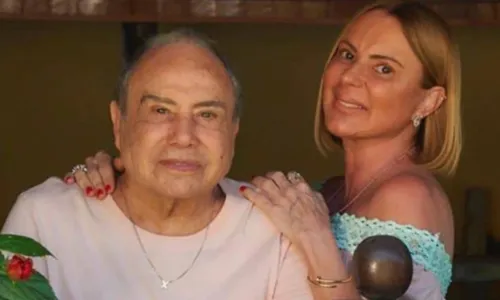 
				
					Esposa de Stênio Garcia nega que tenha amante: 'Estou sem libido'
				
				