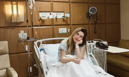 
				
					Ex-BBB Fernanda Keulla é internada em hospital: 'Queda brusca'
				
				