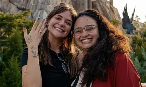 
				
					Ex-BBB Marcela e Luiza Martins anunciam noivado nos EUA: ‘Nosso amor’
				
				